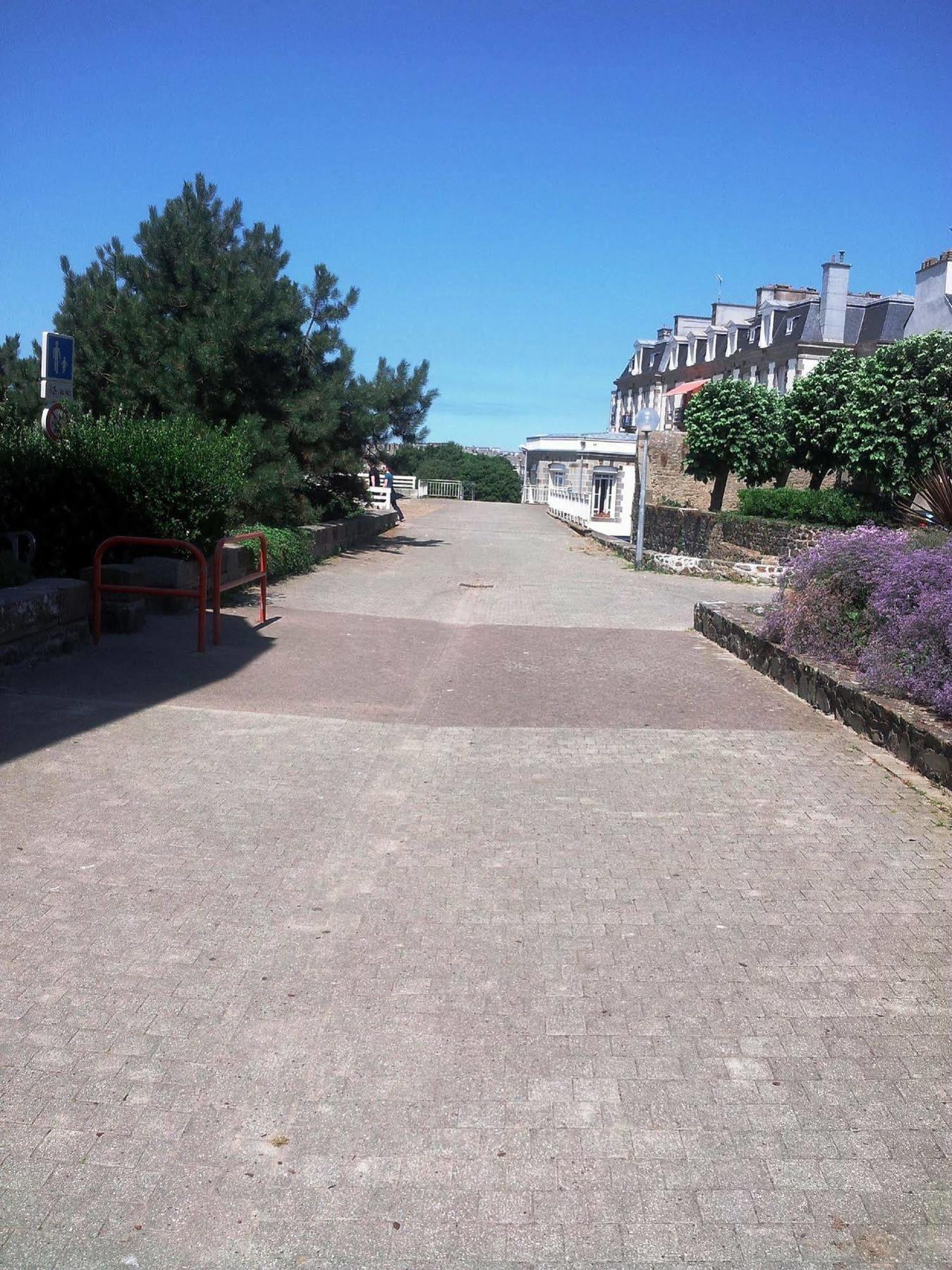 Appartement vue sur mer et sur intra muros st Malo ferry et commerces à 100 m Saint-Malo Exterior foto