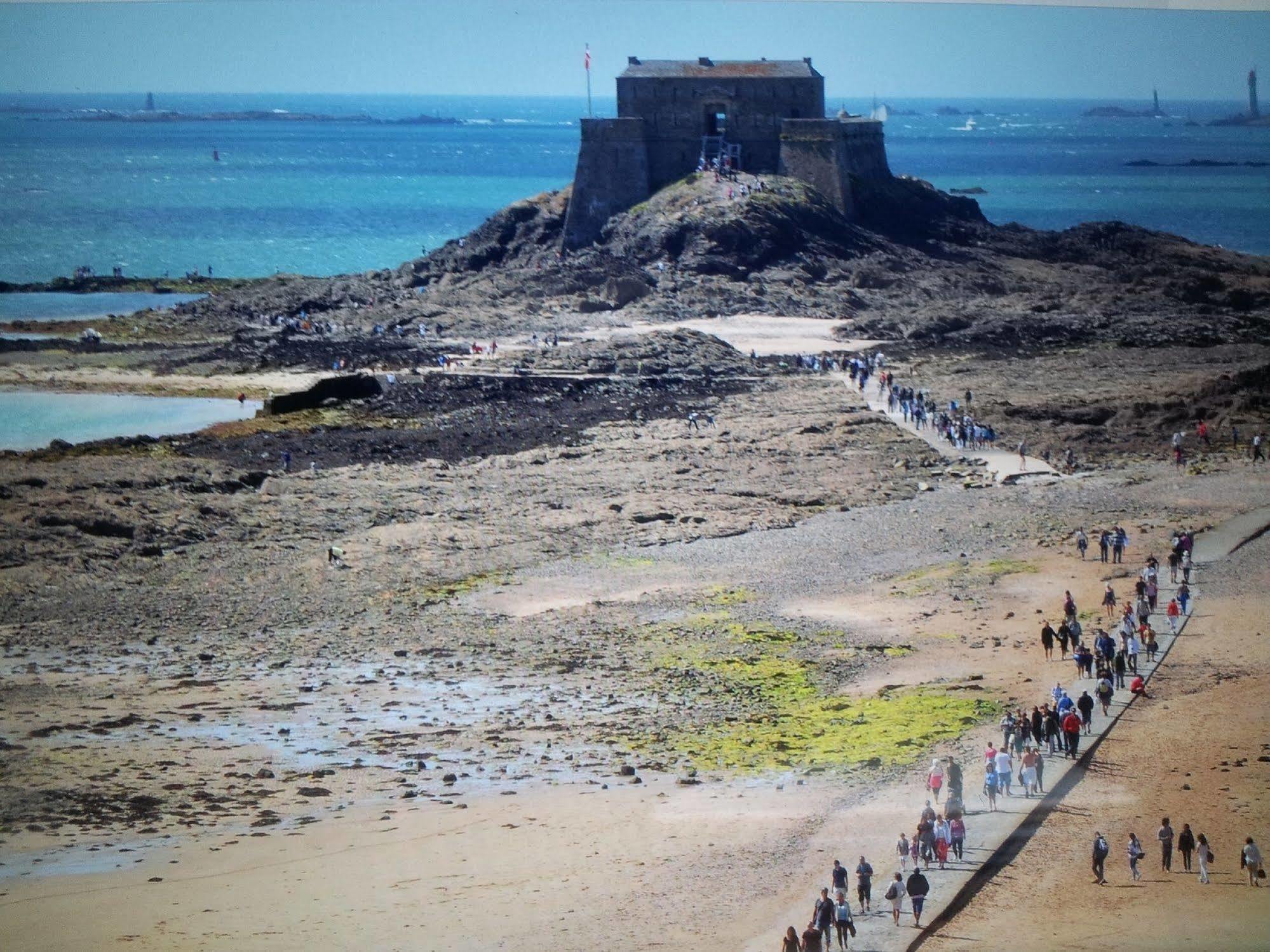 Appartement vue sur mer et sur intra muros st Malo ferry et commerces à 100 m Saint-Malo Exterior foto