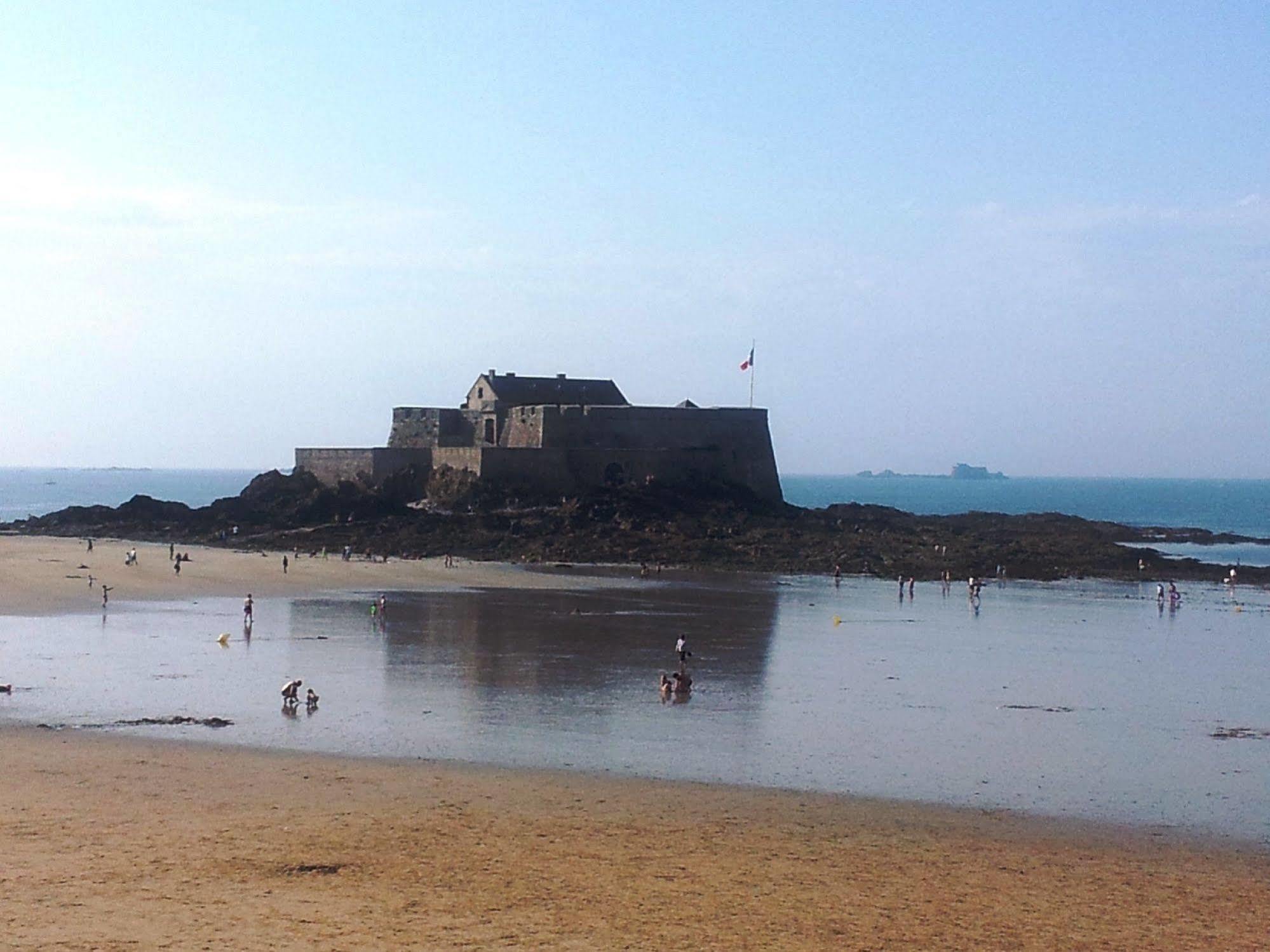 Appartement vue sur mer et sur intra muros st Malo ferry et commerces à 100 m Saint-Malo Exterior foto